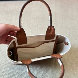 Meet your Posher, Kritin